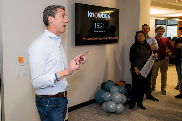 0134__11-13-25_KnowBe4-Office-Opening-Event-Arlington-VA-Event-Photojournalism-photography