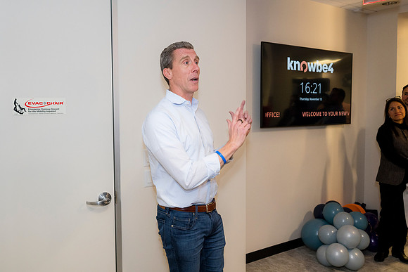 0139__11-13-25_KnowBe4-Office-Opening-Event-Arlington-VA-Event-Photojournalism-photography