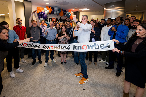0147__11-13-25_KnowBe4-Office-Opening-Event-Arlington-VA-Event-Photojournalism-photography