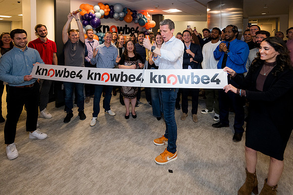 0153__11-13-25_KnowBe4-Office-Opening-Event-Arlington-VA-Event-Photojournalism-photography
