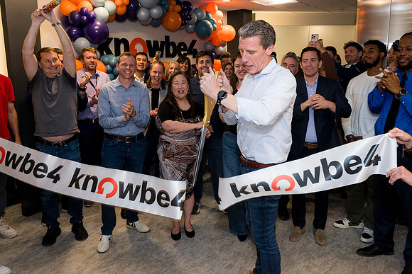 0161__11-13-25_KnowBe4-Office-Opening-Event-Arlington-VA-Event-Photojournalism-photography