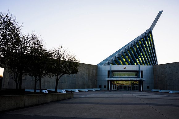 0018_11-13-25_PWC-Make-your-Mark-Awards-Museum-of-The-Marine-Corp-Triangle-VA-Event-Photojournalism-photography