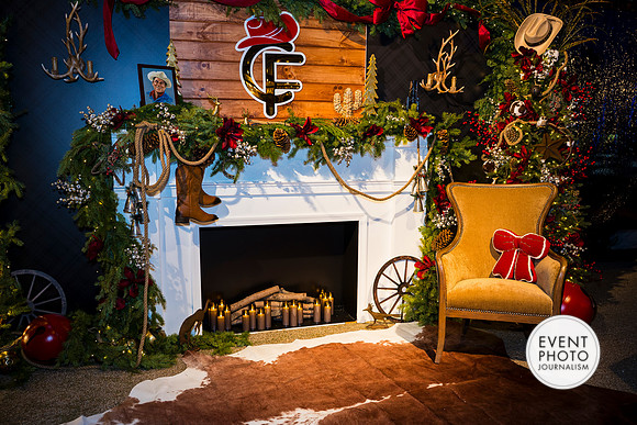 0071__11-22-25_Chartis-Federal-Holiday-Party-Leesburg-Virginia-Event-Photojournalism-Holiday-photography