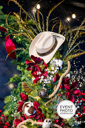 0093__11-22-25_Chartis-Federal-Holiday-Party-Leesburg-Virginia-Event-Photojournalism-Holiday-photography