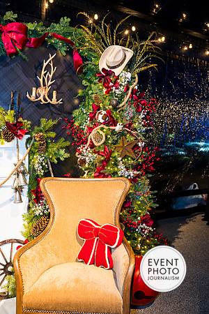 0094__11-22-25_Chartis-Federal-Holiday-Party-Leesburg-Virginia-Event-Photojournalism-Holiday-photography