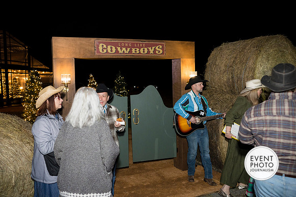 0283__11-22-25_Chartis-Federal-Holiday-Party-Leesburg-Virginia-Event-Photojournalism-Holiday-photography