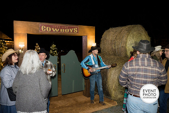 0284__11-22-25_Chartis-Federal-Holiday-Party-Leesburg-Virginia-Event-Photojournalism-Holiday-photography