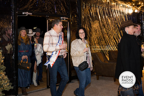 0297__11-22-25_Chartis-Federal-Holiday-Party-Leesburg-Virginia-Event-Photojournalism-Holiday-photography