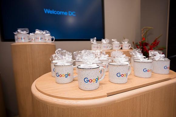 0085__12-1-25_Inkling-LLC-Google-Store_Georgetown-DC-Event-Photojournalism-event-photography