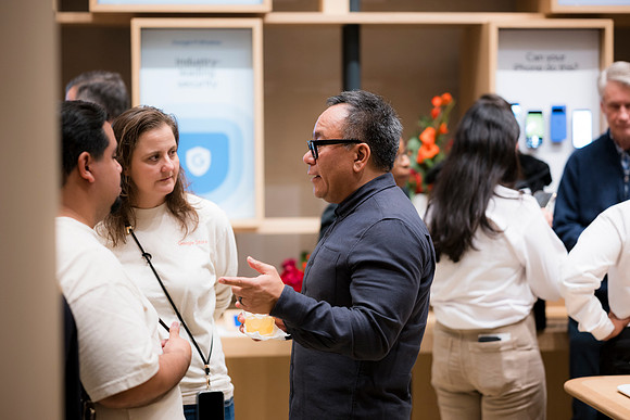 0481__12-1-25_Inkling-LLC-Google-Store_Georgetown-DC-Event-Photojournalism-event-photography