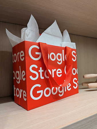 0129__12-1-25_Inkling-LLC-Google-Store-Google-Pixel-Step-Repeat_Georgetown-DC-Event-Photojournalism-event-photography
