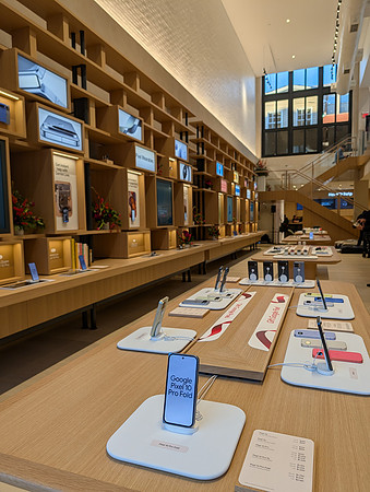 0134__12-1-25_Inkling-LLC-Google-Store-Google-Pixel-Step-Repeat_Georgetown-DC-Event-Photojournalism-event-photography