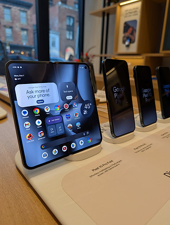 0135__12-1-25_Inkling-LLC-Google-Store-Google-Pixel-Step-Repeat_Georgetown-DC-Event-Photojournalism-event-photography
