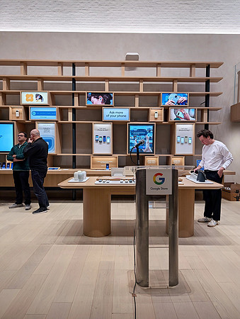 0018__12-4-25-Google-Store--Opening-Georgetown-DC-Google-Pixel-Step-Repeat_Event-Photojournalism-event-photography