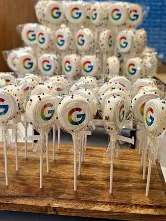 0038__12-5-25-Google-Store--Opening-Georgetown-DC-Google-Pixel-Step-Repeat_Event-Photojournalism-event-photography