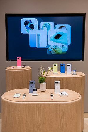 0012__12-4-25_Google-Store-Opening-Event-Georgetown-Washington-DC-Event-Photojournalism-event-photography