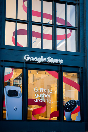 0021__12-4-25_Google-Store-Opening-Event-Georgetown-Washington-DC-Event-Photojournalism-event-photography