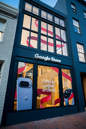 0023__12-4-25_Google-Store-Opening-Event-Georgetown-Washington-DC-Event-Photojournalism-event-photography