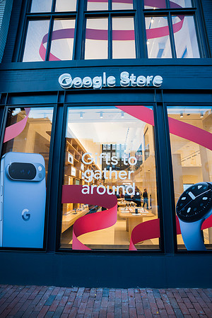 0026__12-4-25_Google-Store-Opening-Event-Georgetown-Washington-DC-Event-Photojournalism-event-photography