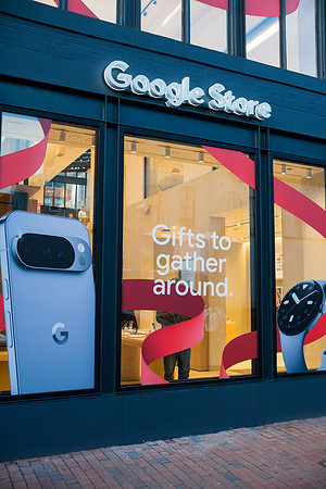 0022__12-4-25_Google-Store-Opening-Event-Georgetown-Washington-DC-Event-Photojournalism-event-photography