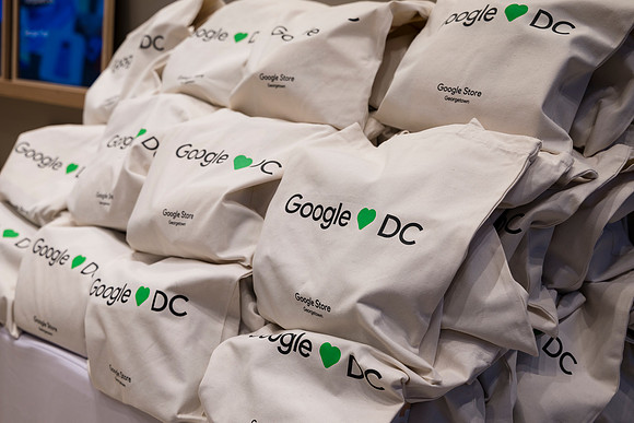 0035__12-4-25_Google-Store-Opening-Event-Georgetown-Washington-DC-Event-Photojournalism-event-photography