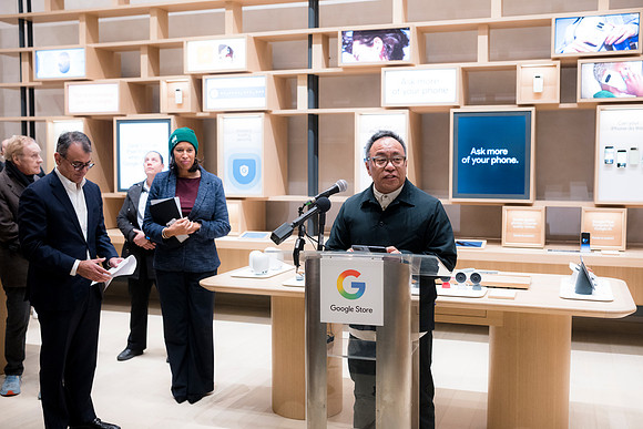 0141__12-4-25_Google-Store-Opening-Event-Georgetown-Washington-DC-Event-Photojournalism-event-photography