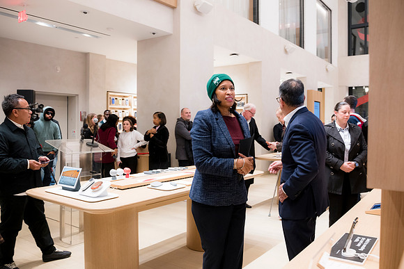0145__12-4-25_Google-Store-Opening-Event-Georgetown-Washington-DC-Event-Photojournalism-event-photography