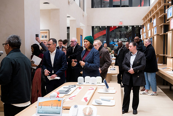 0149__12-4-25_Google-Store-Opening-Event-Georgetown-Washington-DC-Event-Photojournalism-event-photography