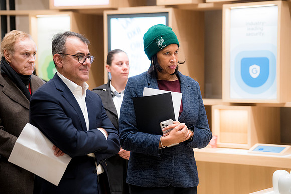 0155__12-4-25_Google-Store-Opening-Event-Georgetown-Washington-DC-Event-Photojournalism-event-photography