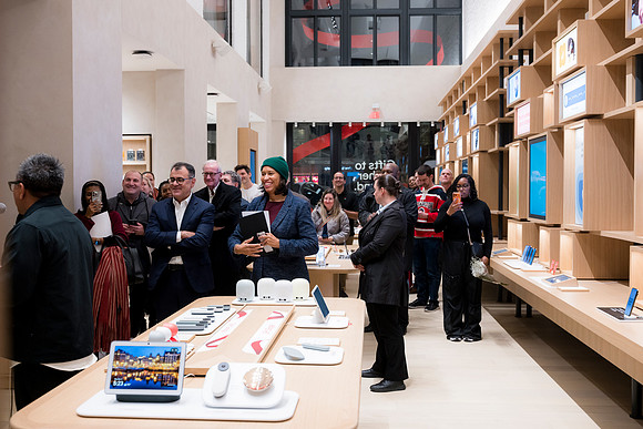 0159__12-4-25_Google-Store-Opening-Event-Georgetown-Washington-DC-Event-Photojournalism-event-photography
