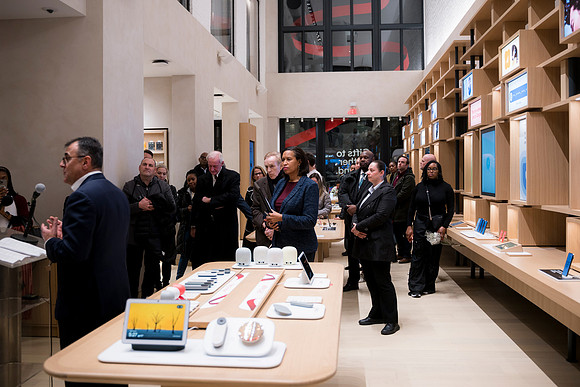 0197__12-4-25_Google-Store-Opening-Event-Georgetown-Washington-DC-Event-Photojournalism-event-photography