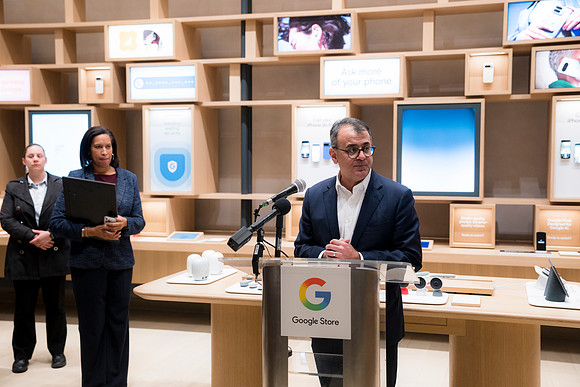 0199__12-4-25_Google-Store-Opening-Event-Georgetown-Washington-DC-Event-Photojournalism-event-photography