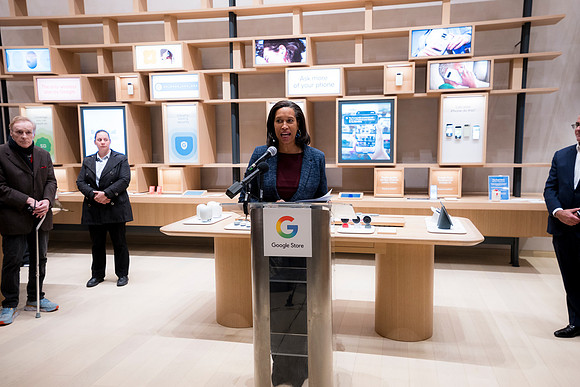 0223__12-4-25_Google-Store-Opening-Event-Georgetown-Washington-DC-Event-Photojournalism-event-photography