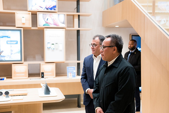 0241__12-4-25_Google-Store-Opening-Event-Georgetown-Washington-DC-Event-Photojournalism-event-photography