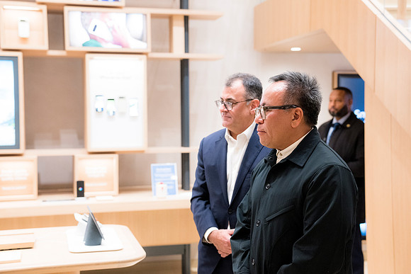 0242__12-4-25_Google-Store-Opening-Event-Georgetown-Washington-DC-Event-Photojournalism-event-photography