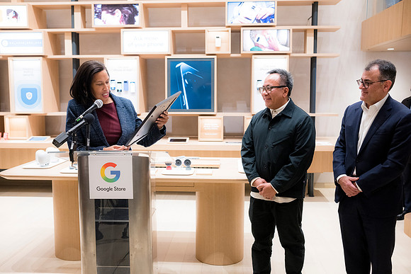 0246__12-4-25_Google-Store-Opening-Event-Georgetown-Washington-DC-Event-Photojournalism-event-photography