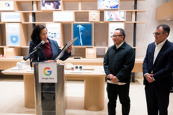 0247__12-4-25_Google-Store-Opening-Event-Georgetown-Washington-DC-Event-Photojournalism-event-photography