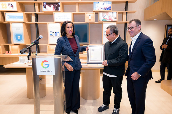 0256__12-4-25_Google-Store-Opening-Event-Georgetown-Washington-DC-Event-Photojournalism-event-photography