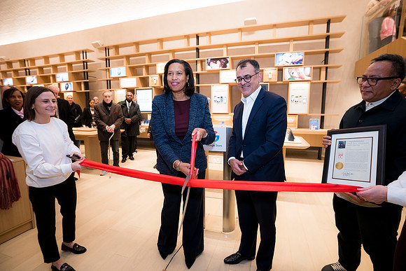 0261__12-4-25_Google-Store-Opening-Event-Georgetown-Washington-DC-Event-Photojournalism-event-photography