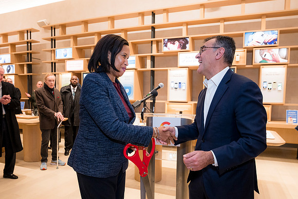 0270__12-4-25_Google-Store-Opening-Event-Georgetown-Washington-DC-Event-Photojournalism-event-photography