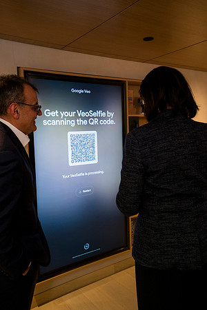 0278__12-4-25_Google-Store-Opening-Event-Georgetown-Washington-DC-Event-Photojournalism-event-photography