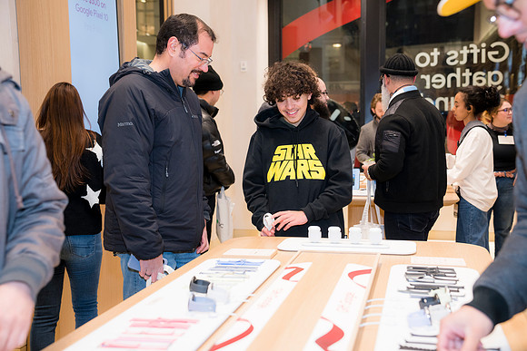0352__12-4-25_Google-Store-Opening-Event-Georgetown-Washington-DC-Event-Photojournalism-event-photography