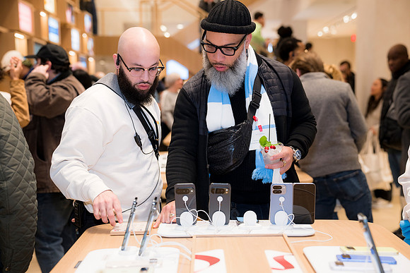 0356__12-4-25_Google-Store-Opening-Event-Georgetown-Washington-DC-Event-Photojournalism-event-photography