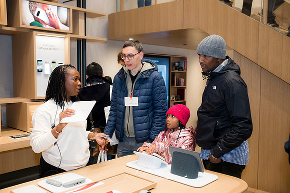 0381__12-4-25_Google-Store-Opening-Event-Georgetown-Washington-DC-Event-Photojournalism-event-photography