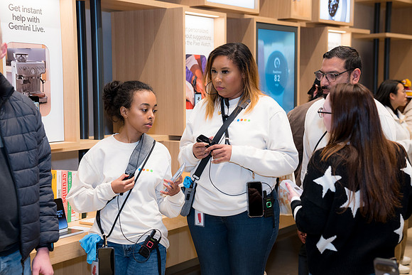 0385__12-4-25_Google-Store-Opening-Event-Georgetown-Washington-DC-Event-Photojournalism-event-photography