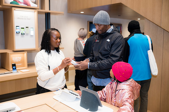 0393__12-4-25_Google-Store-Opening-Event-Georgetown-Washington-DC-Event-Photojournalism-event-photography