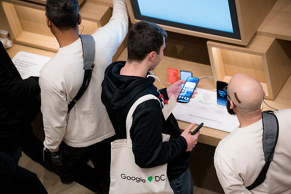 0398__12-4-25_Google-Store-Opening-Event-Georgetown-Washington-DC-Event-Photojournalism-event-photography