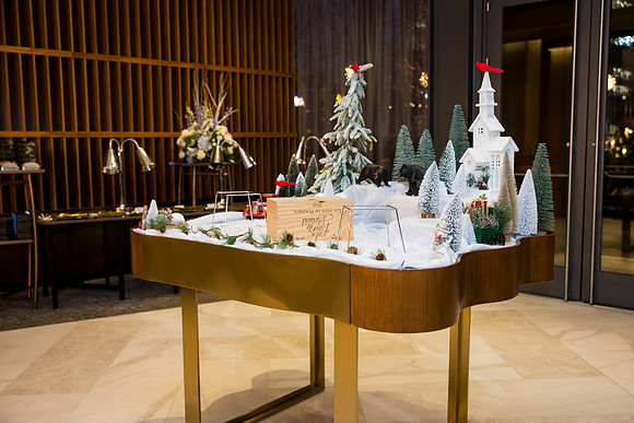 0029__12-5-25__Harmonia-Maveris-Holiday-Party-Wren-Restraurant-Tysons-Virginia-Event-Photojournalism-event-photography
