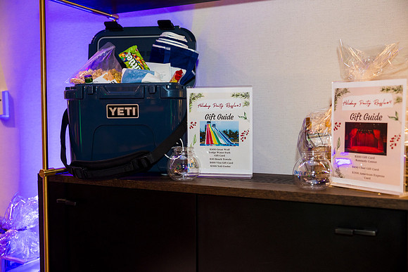 0065__12-5-25__Harmonia-Maveris-Holiday-Party-Wren-Restraurant-Tysons-Virginia-Event-Photojournalism-event-photography