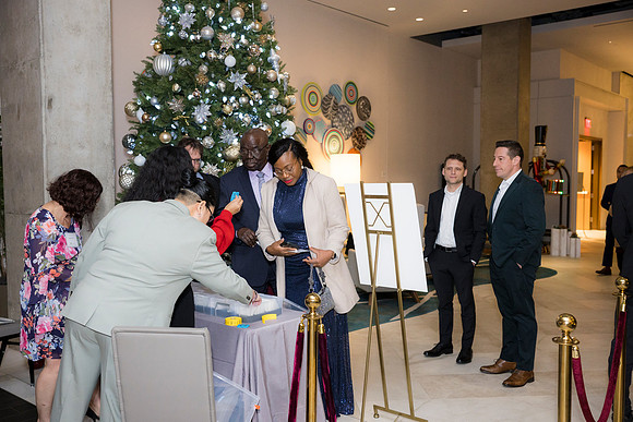 0093__12-5-25__Harmonia-Maveris-Holiday-Party-Wren-Restraurant-Tysons-Virginia-Event-Photojournalism-event-photography